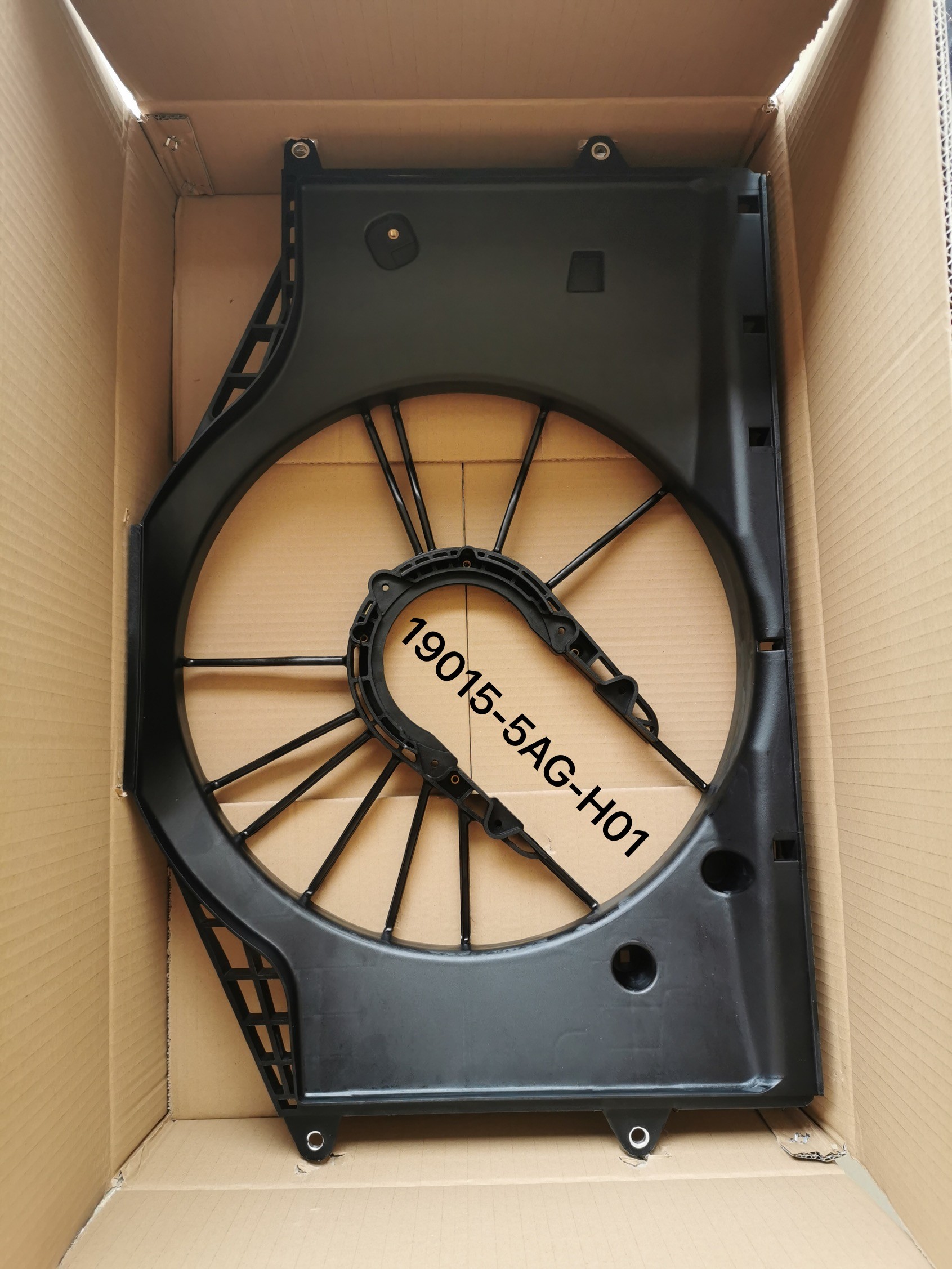 19015 - 5AG - H01 Honda Engine Replacement Parts Cooling Fan Shroud for CIVIC FC1 / 7